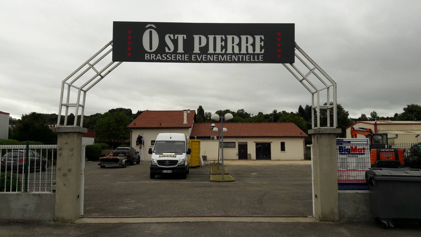 Fabricant d’enseignes signalétique pour une brasserie évènementielle sur-mesure à Villeurbanne 69100