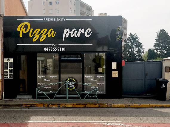 enseigne  pour cette pizzeria située à Saint Maurice de Beynos