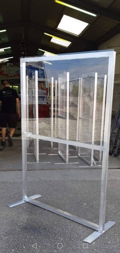 Séparation en plexiglas